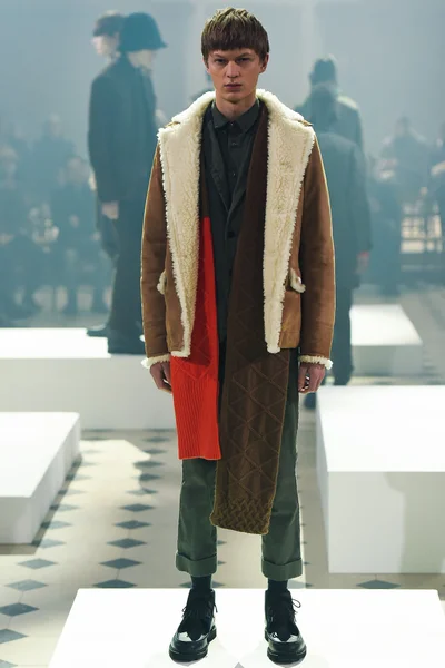 Look 25